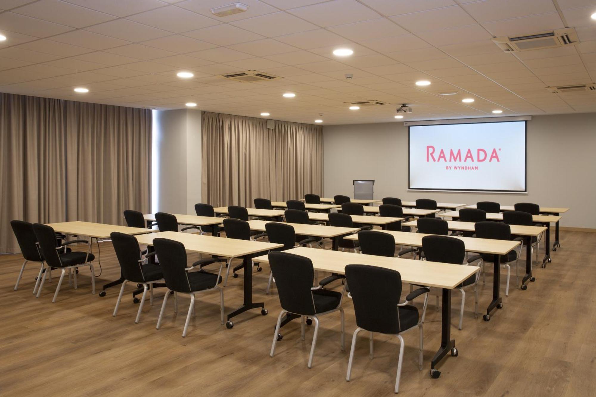Ramada By Wyndham Madrid Getafe Otel Dış mekan fotoğraf